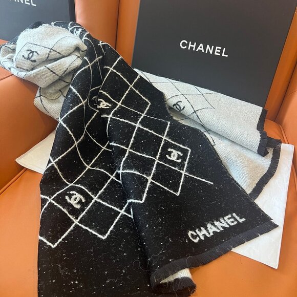 Chanel scarf - Picture 2 of 6